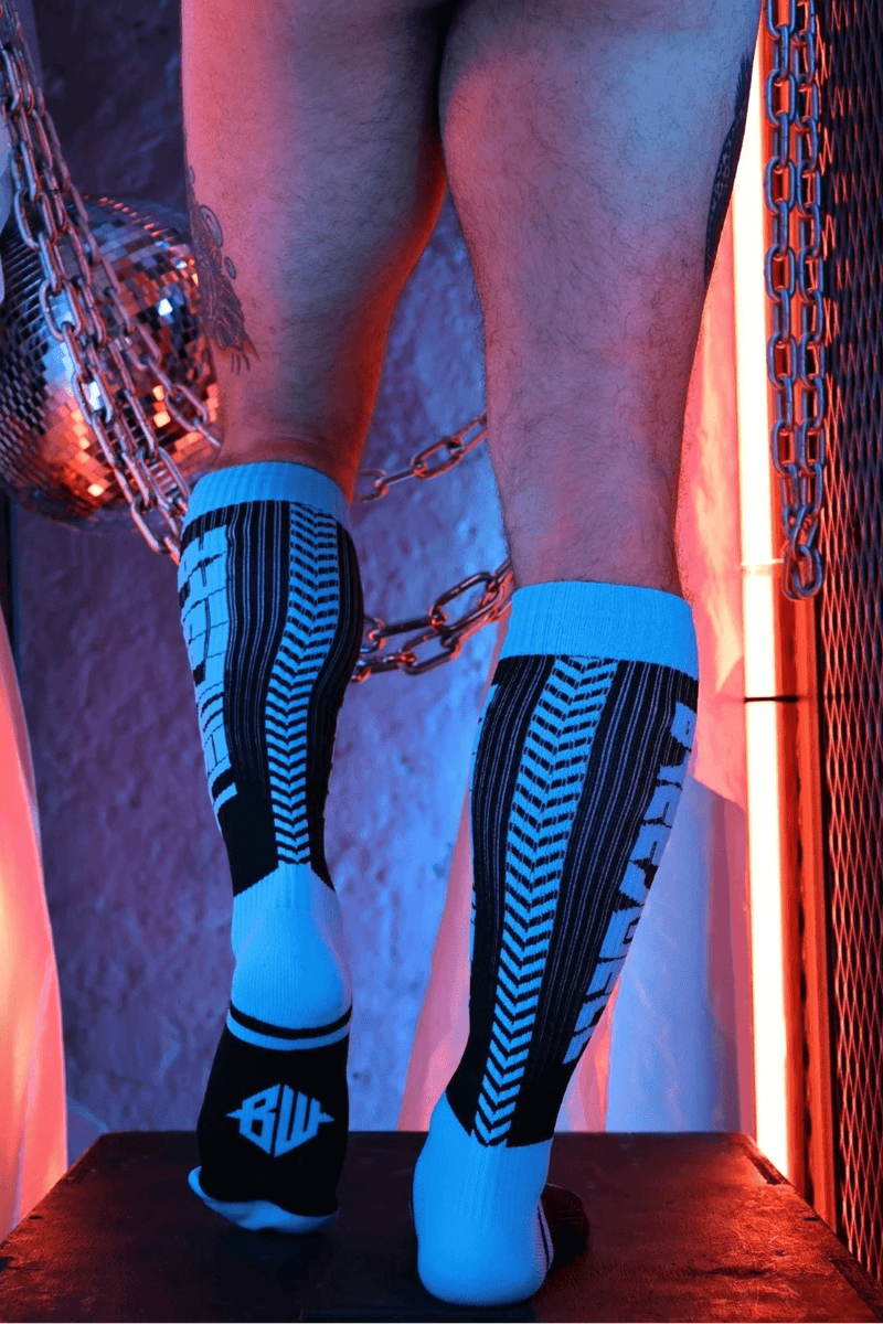 BREEDWELL Eternity Knee Socks in Aqua Blue4