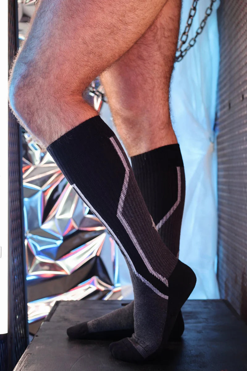 BREEDWELL Sir Splurge Knee High Socks in Black 39