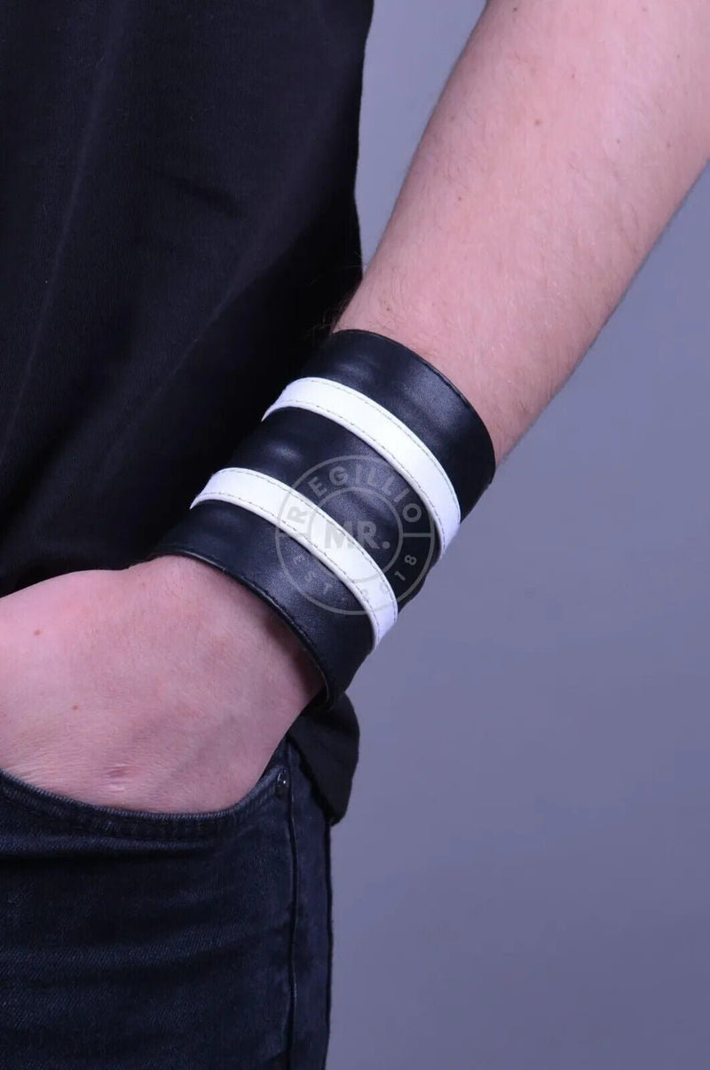 ( 1pc ) - MR. RIEGILLIO WRIST WALLET WITH DOUBLE WHITE STRIPE - SexyMenUnderwear.com